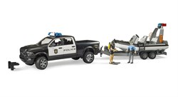 Bruder RAM 2500 politietruck met boot + trailer met 2 figuren