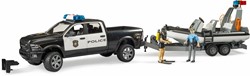 Bruder RAM 2500 politietruck met boot + trailer met 2 figuren