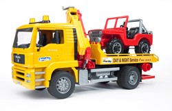 Bruder MAN TGA afsleepwagen met Jeep