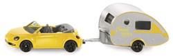 VW new beetle met caravan