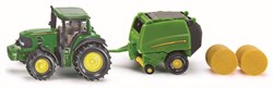 John Deere tractor met balenpers