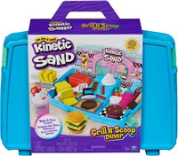 Kinetic Sand - Grill N’ Scoop Diner, 907 gram Geel, Roze, Wit, Bruin En Groen Speelzand, 27 Stuks Keukengerei, Opvouwbare Zandbak