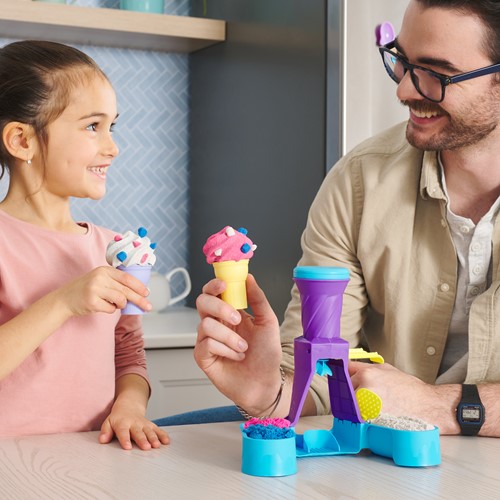 Kinetic Sand - Softijsjes Speelset Met 396 gram Speelzand In Blauw Roze En Wit - 2 Ijshoorntjes En 2 Stuks Gereedschap-3