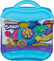 Kinetic Sand - Squishmotion - Speelset Met 453 gram Roze Geel En Blauw Speelzand Stempel En 5 Stuks Gereedschap Herbruikbare Opbergdoos